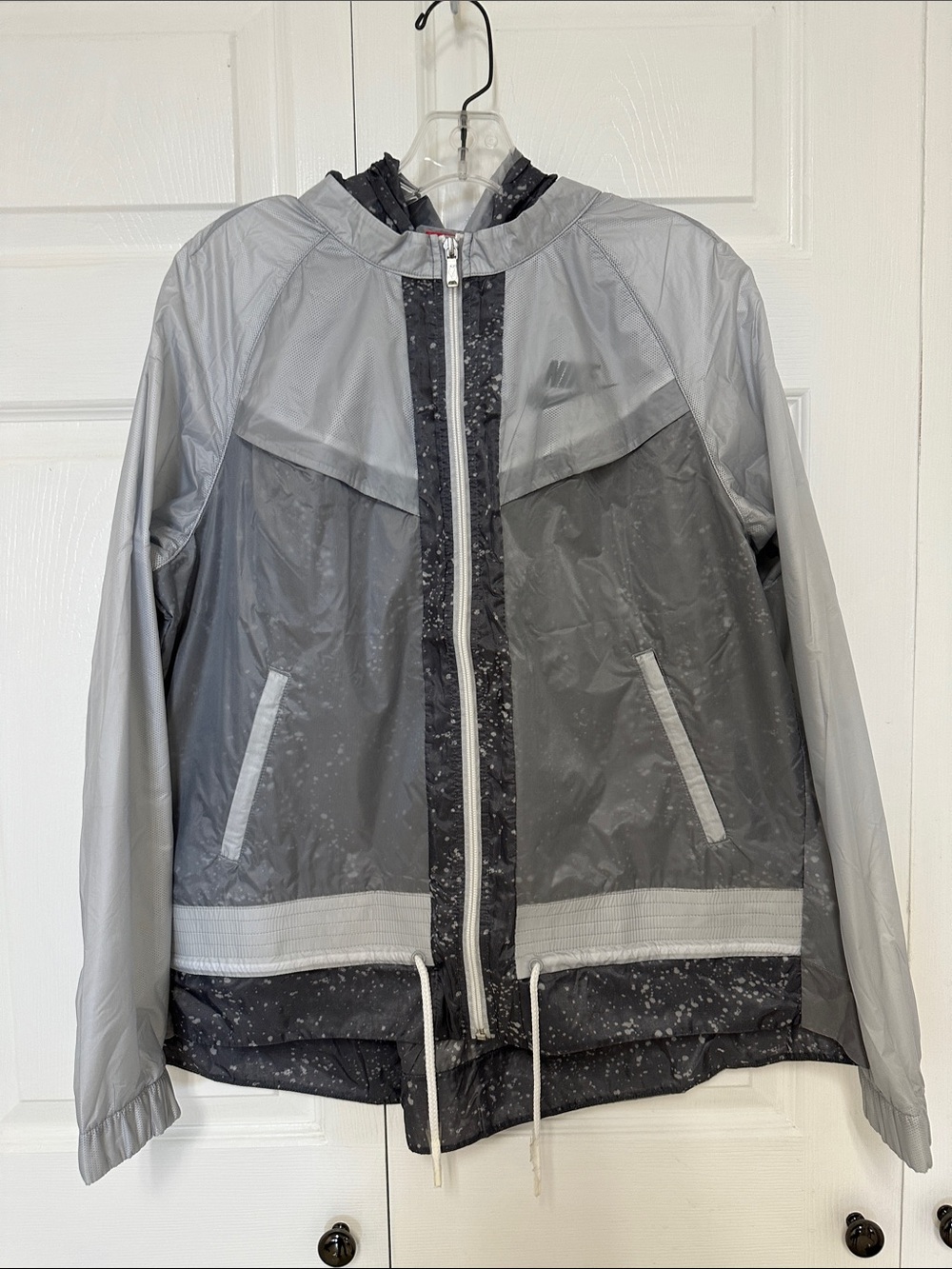NWOT Nike Women's Light and Dark Gray Speckled Windbreaker Jacket